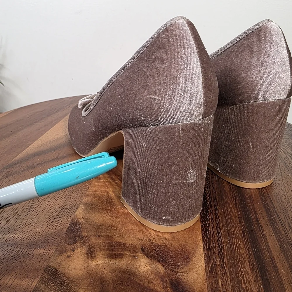Beast Fashion Velvet Block Heel Pumps With Bow Size 8 Taupe
